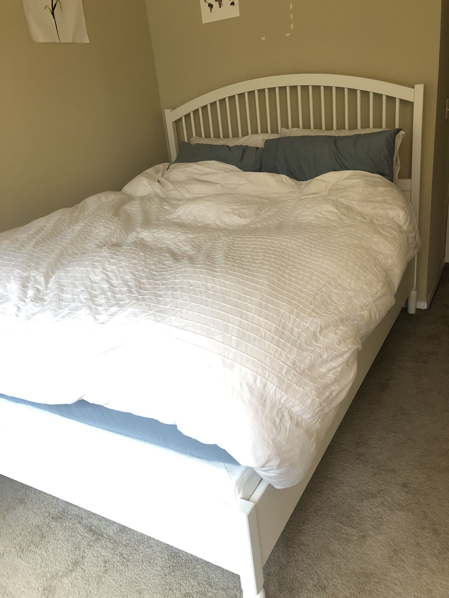 Bed set (bed frame, mattress, box spring)