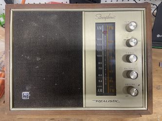 Vintage AM/FM Radio Shack Radio.