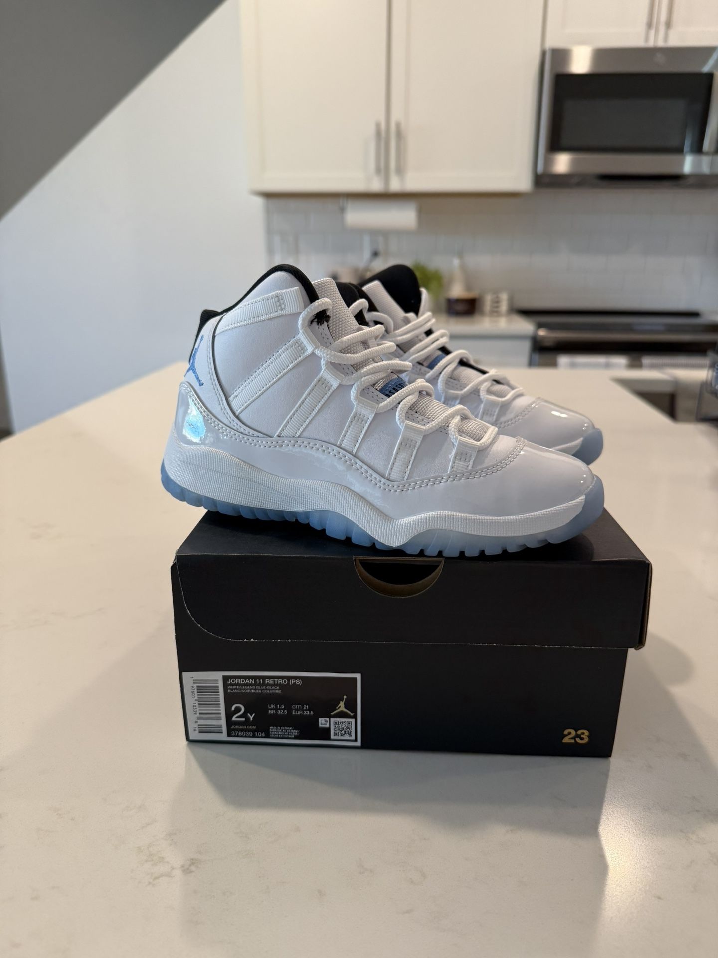 Air Jordan XI Legend Blue 2Y