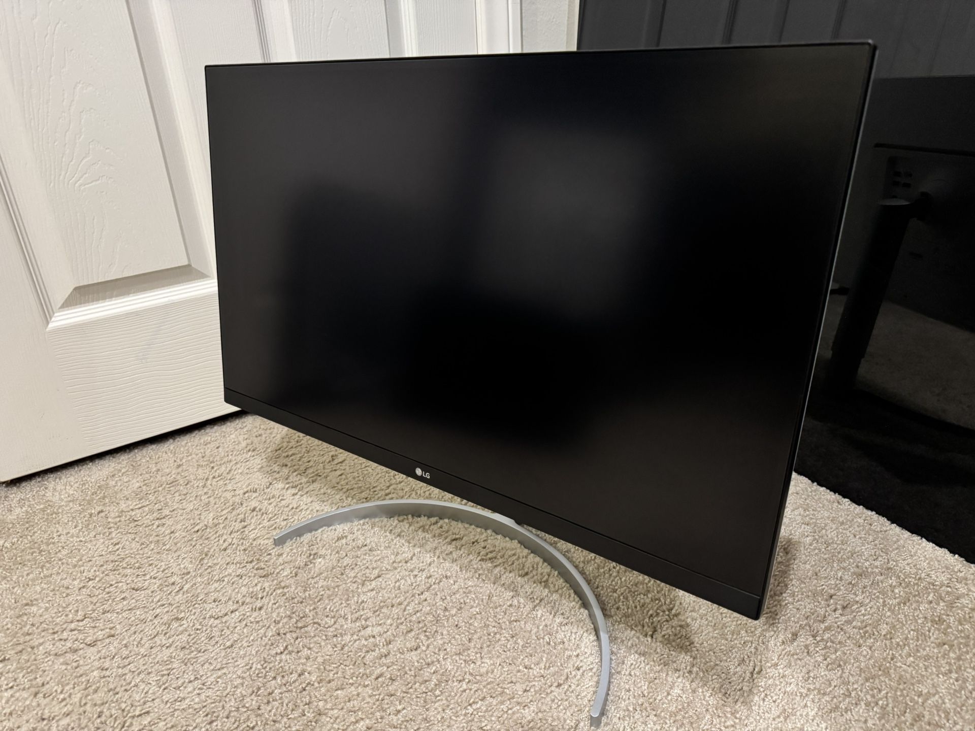 LG 32” UHD UltraFine™ Monitor with HDR10 and AMD FreeSync™