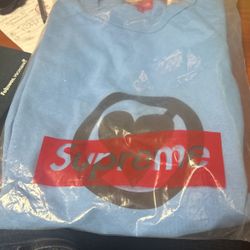 SUPREME XXL TEES ,SOCKS AND BOXERS