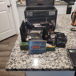 Original Singer Model 221
