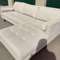 Living Spaces Sectional Couch 🛻Delivery Available🛻