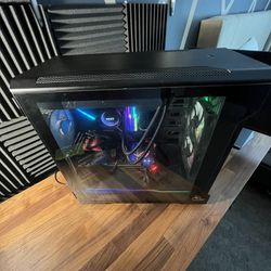 Gaming PC Full Tower w/ Accessories 