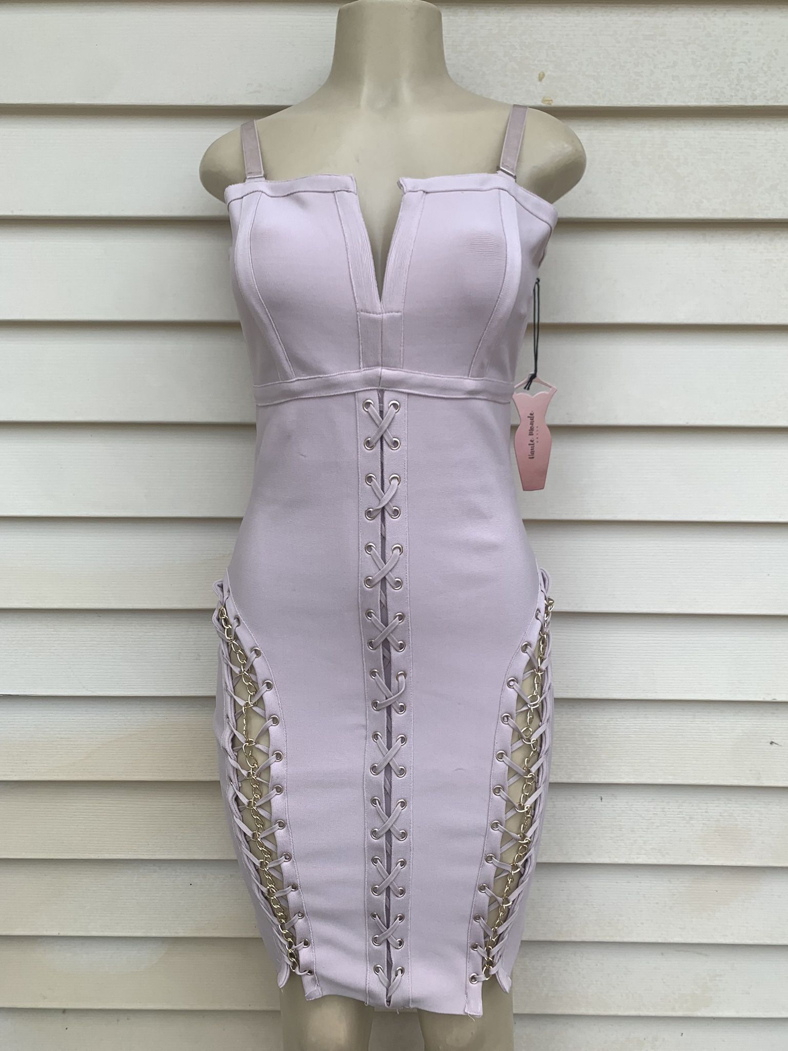 Knee-length dress, available in various sizes