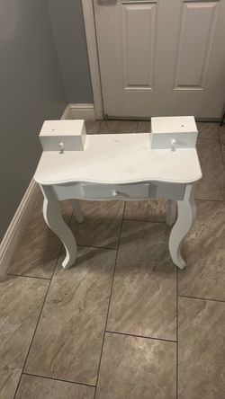 Little girls vanity/desk