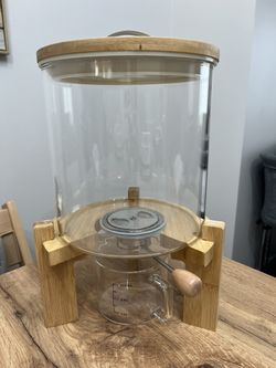 Food Dispenser With Measuring Cup (5L)