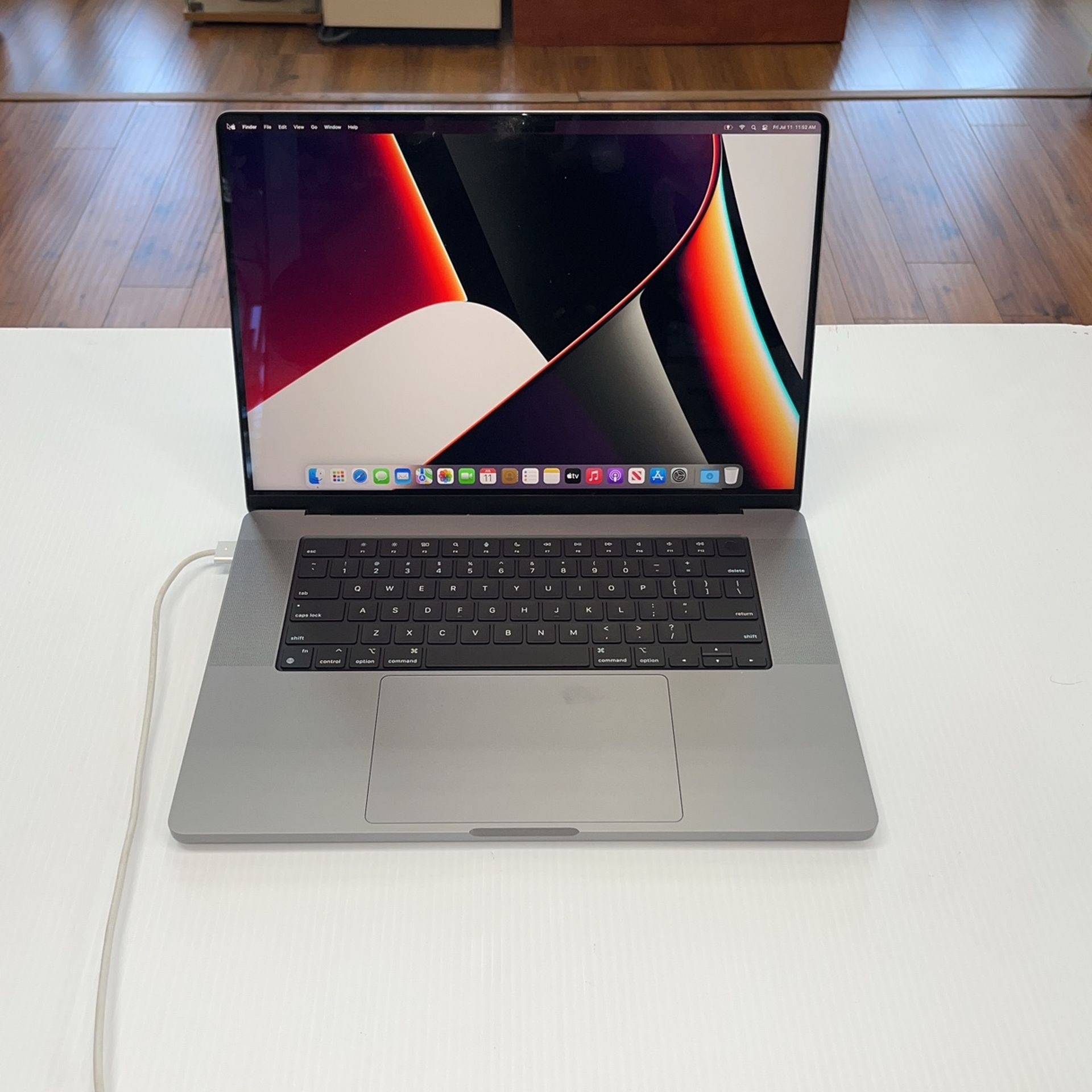 MacBook Pro 16in 2021, 32 GB RAM, 1TB Storage, Battery Issue Besides That In Good Conditon, As Is For Parts Or Repair