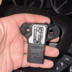 Genuine Volkswagen Manifold Absolute Pressure Sensor 07C-906-051