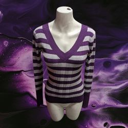 Women's Derek Heart V-Neck Sweater 