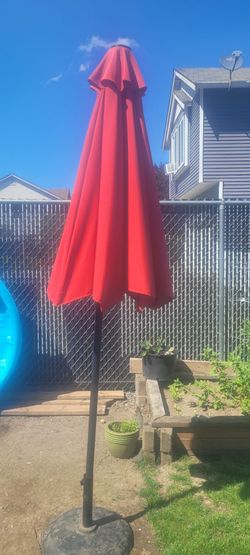 PATIO UMBRELLA OUTDOOR TABLE.