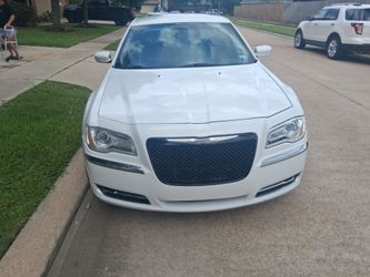 2014 Chrysler 300....Runs and Drives Great...Ice-Cold A/C.  ...LEATHER....NAVIGATION