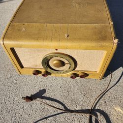 radio/record player - Zenith
vintage - 1950s
radio works
record player wasn't tested yet
16x19x9H"
$100