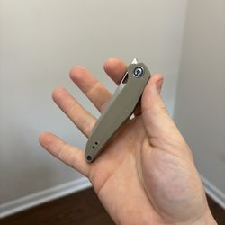 Civivi McKenna By Elijah isham