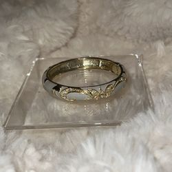 Gold Chinese Bangle Bracelet. 