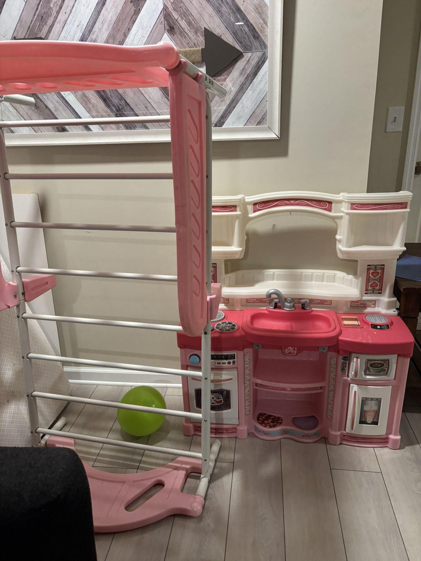 Bed/kitchen