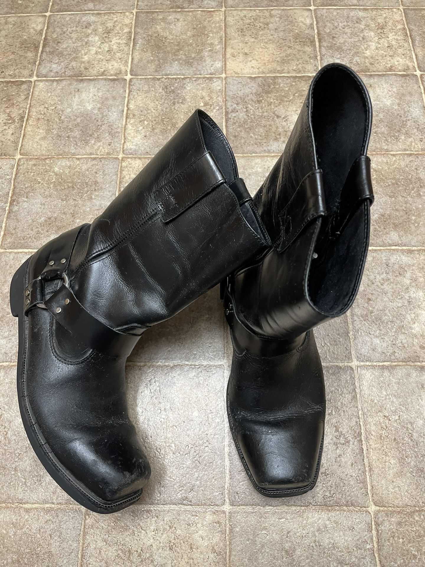 Men’s Used Black Leather Boots-10
