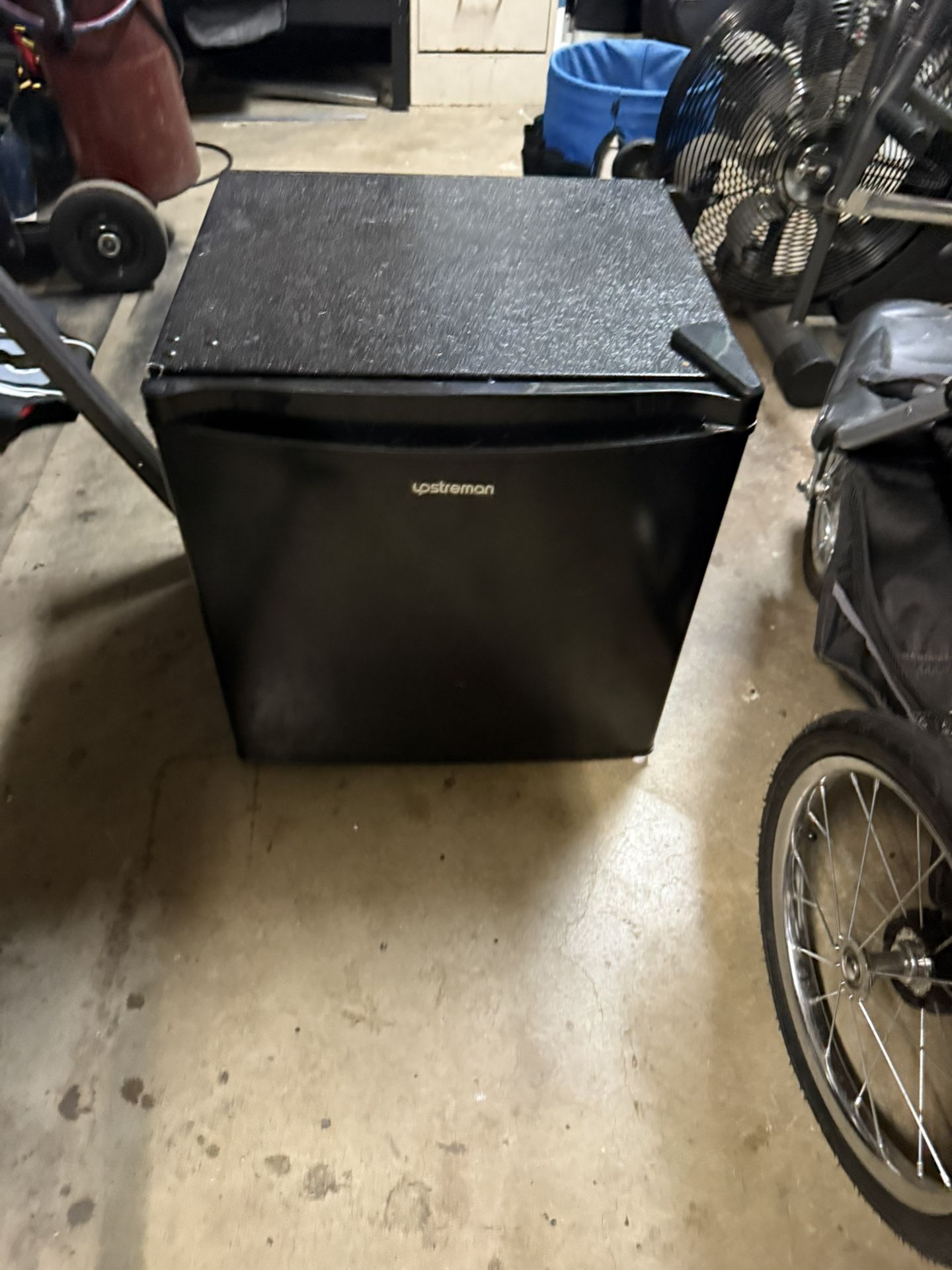 Mini fridge