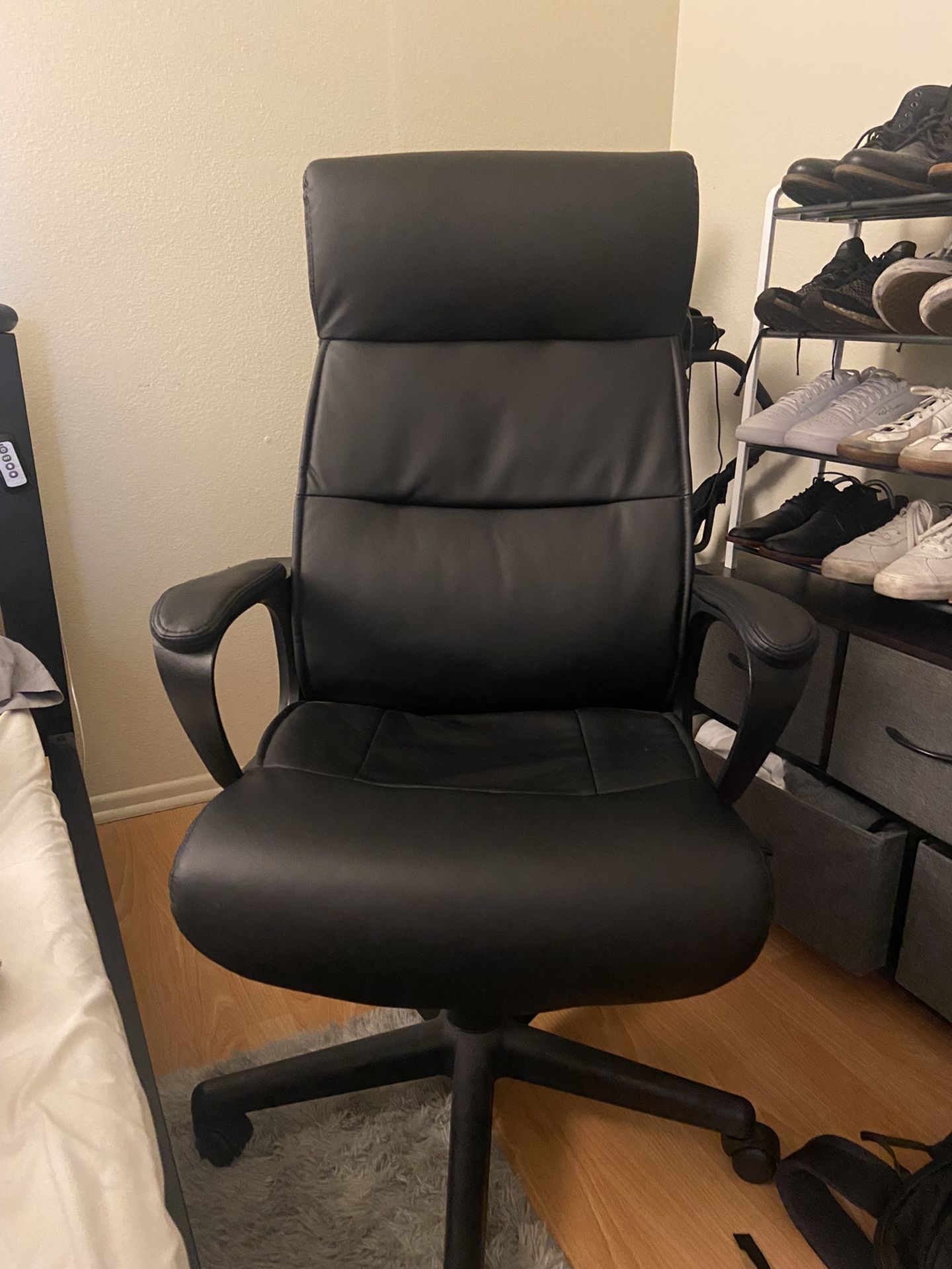 Staples Rutherford Faux Leather Office Chair for Sale in Burbank, CA
