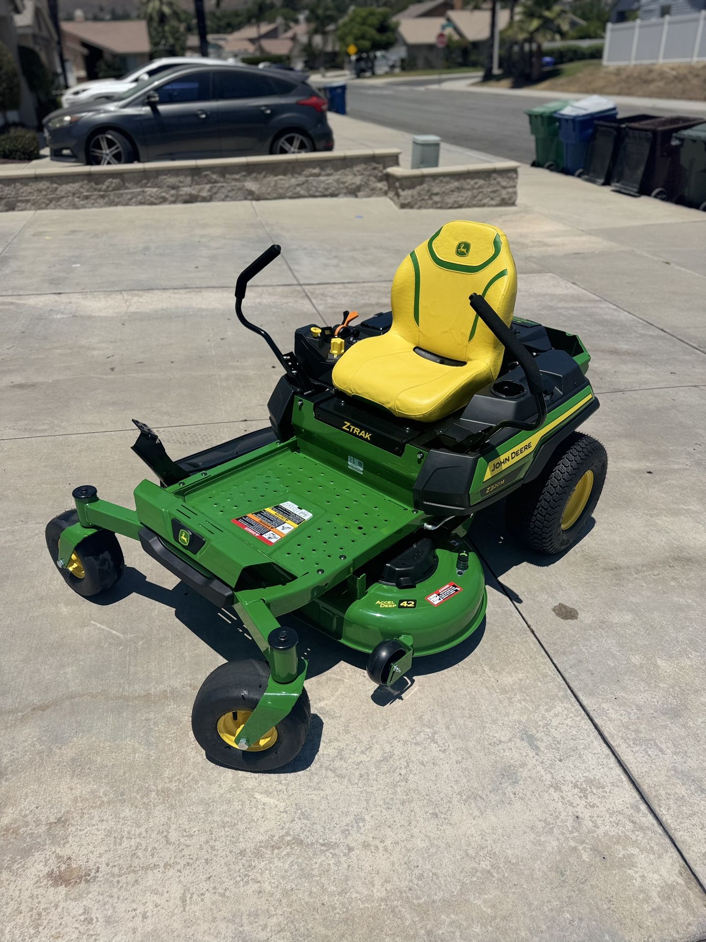 John Deere Z320M 42in NEW RIDING MOWER