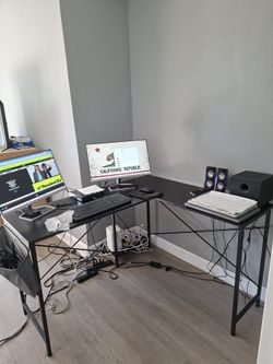 L-Desk (Great Condition)