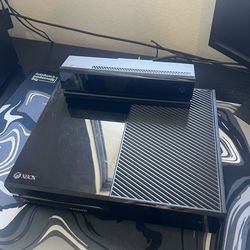 Xbox with Kinect Sensor (NO POWER CORD)