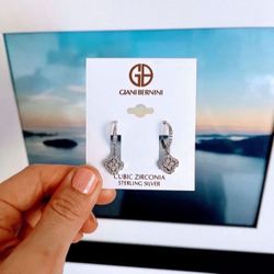 Price Just Dropped: Cubic Zirconia Flower Drop Earrings in Sterling Silver (Pick up🛒 In Bellevue) *Check Out My Other Posts 💕