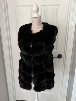 High Quality Faux Fur Vest In Size Medium Beautiful Brand New