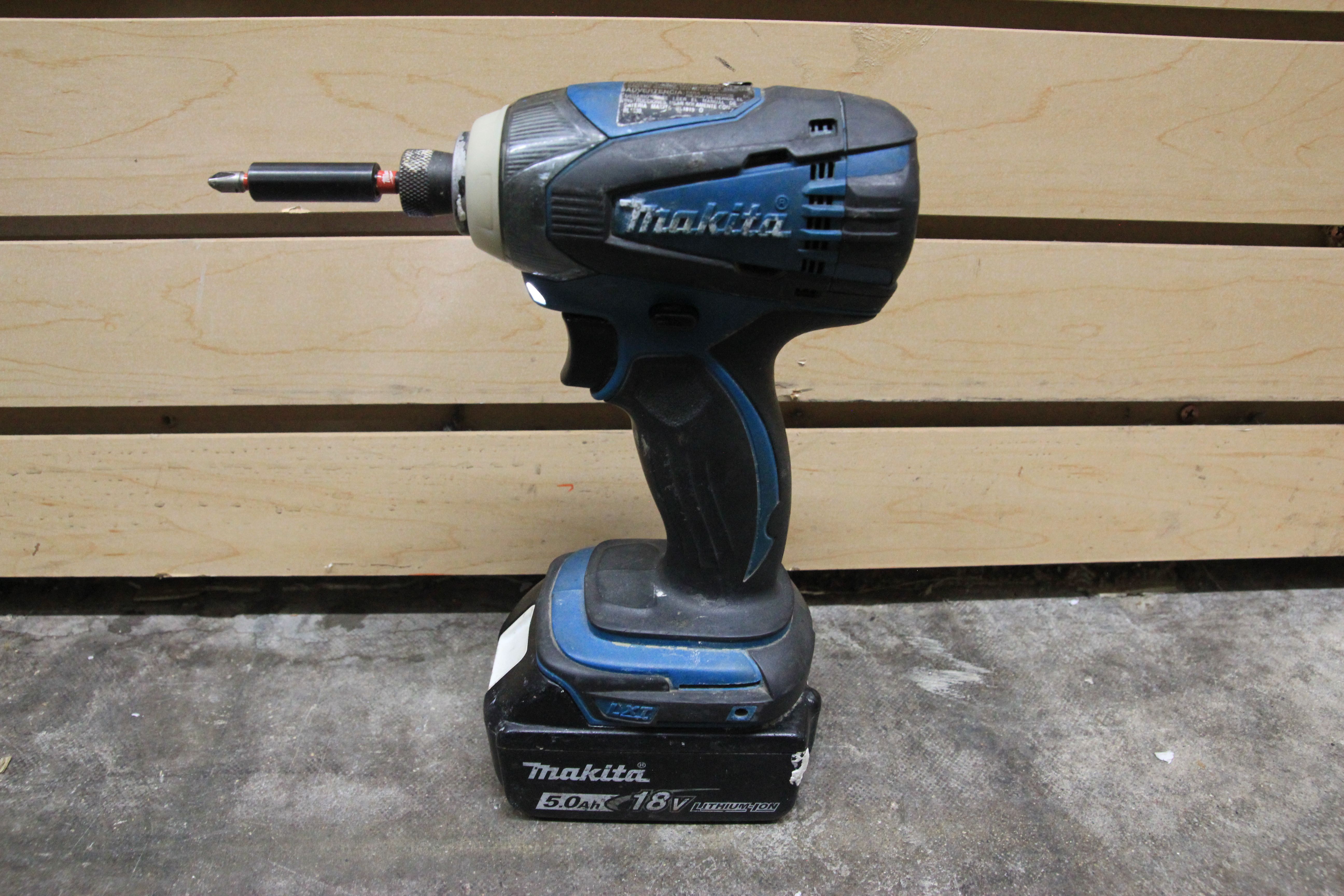 Makita LXDT04 18V LXT® Lithium-Ion Cordless Impact Driver W/Battery