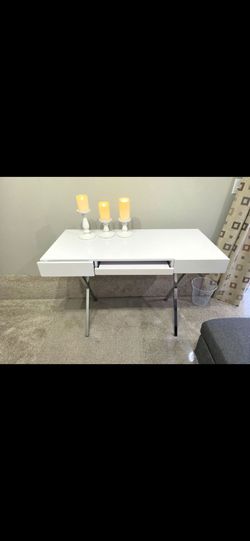 MODERN Rectangular White  Computer Desk, Silver legs