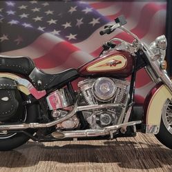 Franklin Mint 1986 Harley-Davidson Heritage Softail Motorcycle 1:10 Scale Diecast 
The windshield and left turn signal is missing.
Will include the fl