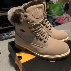 New  Woman’s Lugz In Box Size 7