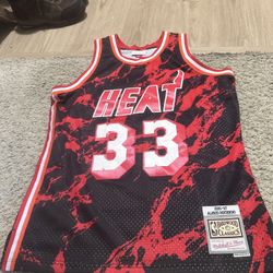 Mitchell & Ness Alonzo Mourning Black Miami Heat 1996-97 Hardwood Classics Marble Swingman Jersey