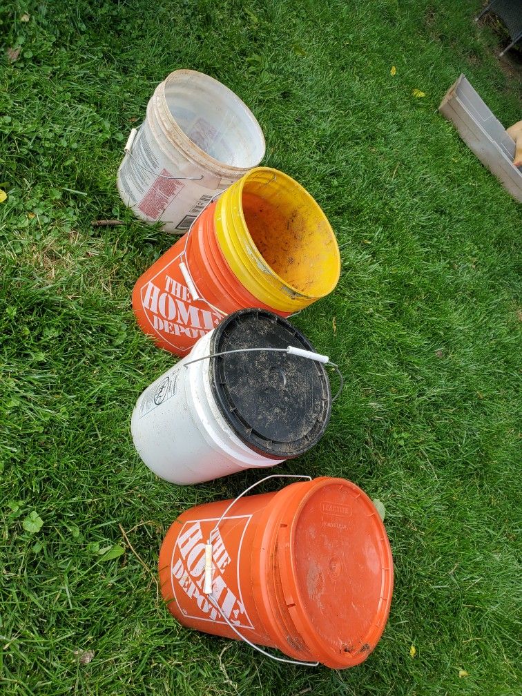 Lot of Empty Baskets. 5 gallons and 2 gallons