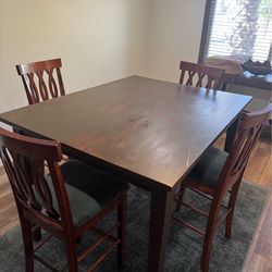 Dining room table & chairs & rug