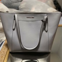 MK Purse Used Like 5 Times 