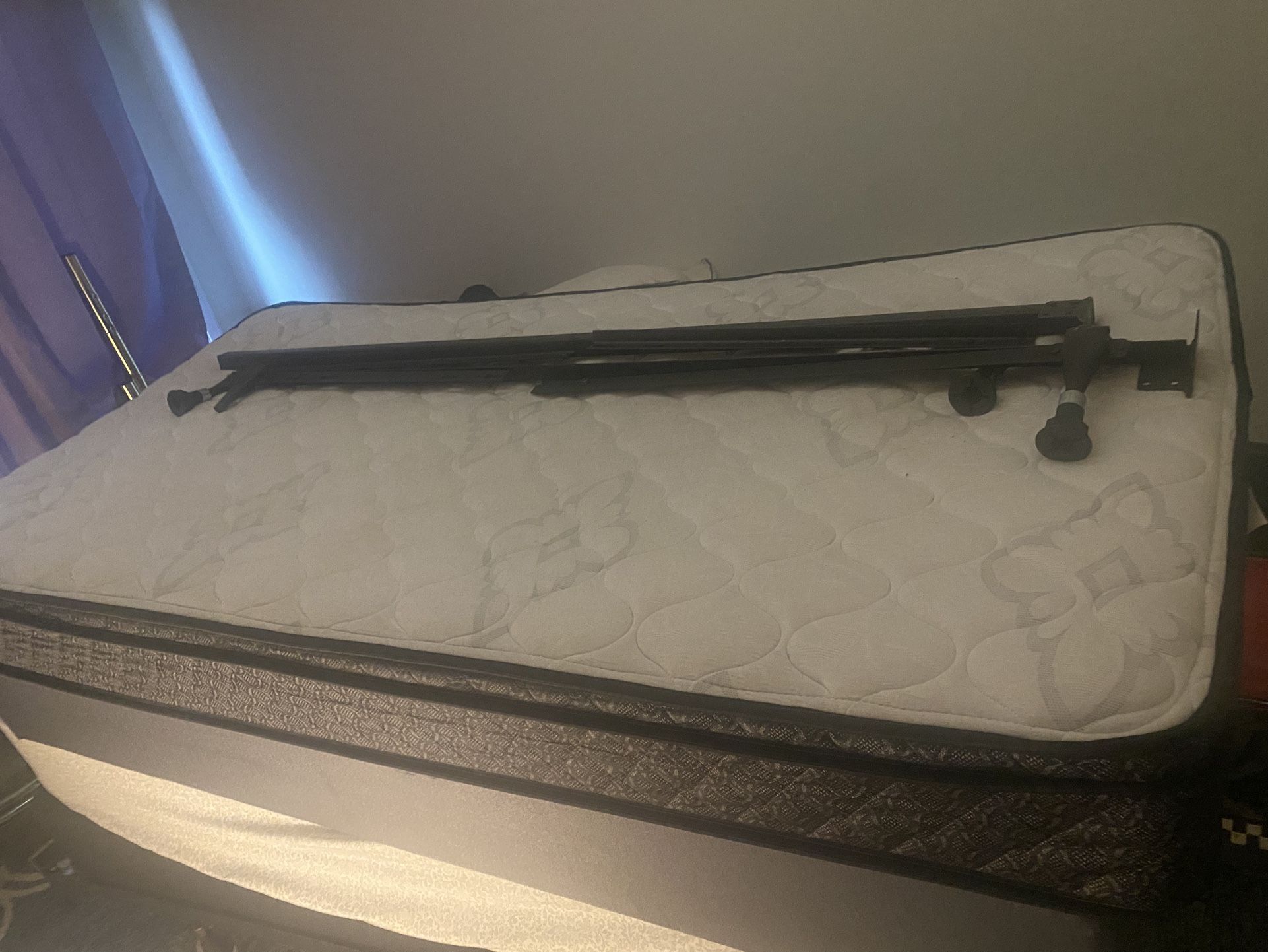 Twin Size Mattress/Box Spring/Frame