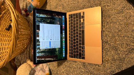 2020 MacBook Air 13” Intel Core i3 • 8GB RAM • 256GB SSD