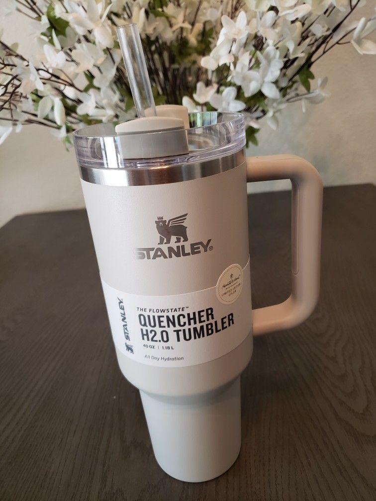 Stanley 40 oz Stainless Steel H2.0 FlowState Quencher Tumbler Best Beige -  Hearth & Hand™ with Magnolia