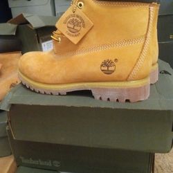 Timberland Wheat Size 8, 10, & 12(Indicate Size When Replying)