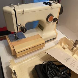 KENMORE Vintage Sewing Machine & Flower Case