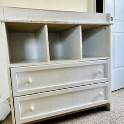 BABY CHANGING TABLE