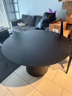 Black coffee table with 4 chairs