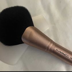 New Mac cosmetics fan Brush 140SES