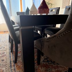 Beautiful dinning table with six chairs