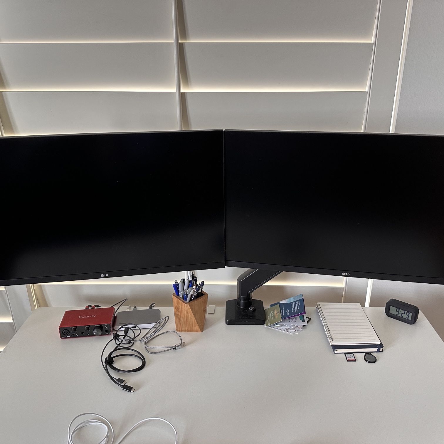 LG Monitor 27” (2) & UpliftDesk Dual Monitor Stand