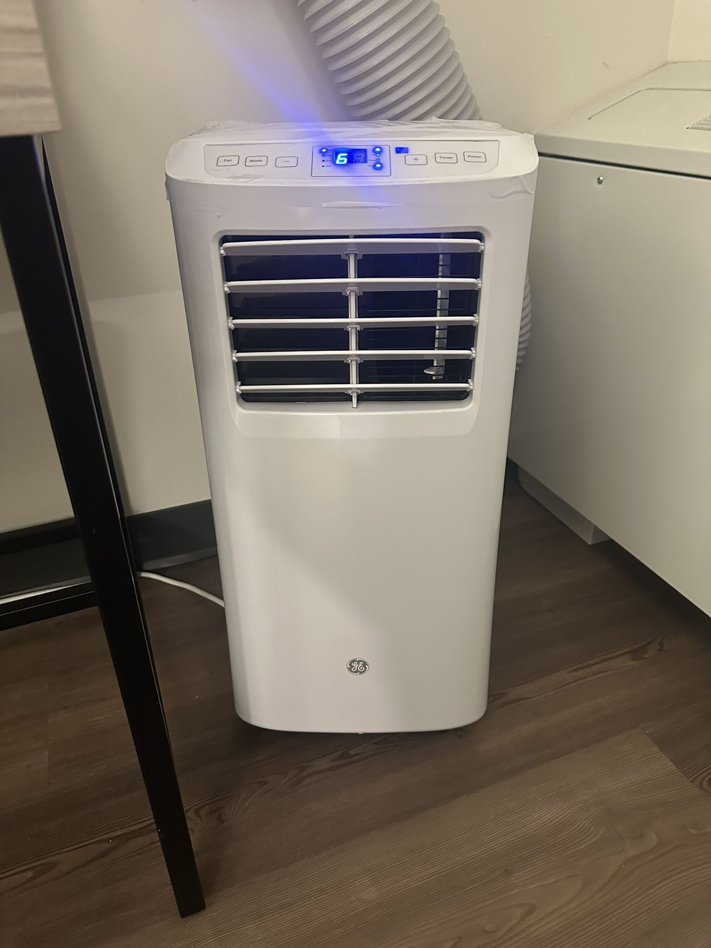 GE APPLIANCES PORTABLE Air Conditioner (5,250 Btu/h)