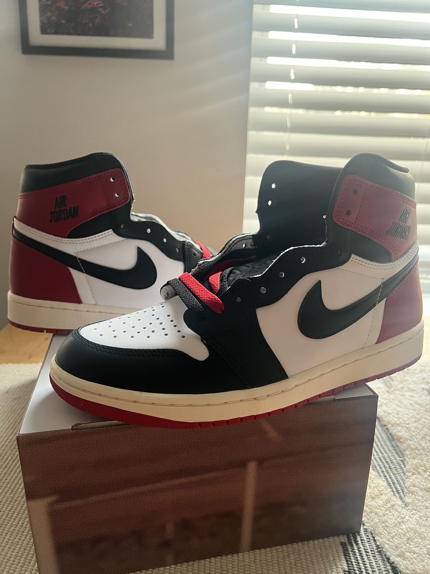 Jordan 1 Black Toe size 9, 9.5