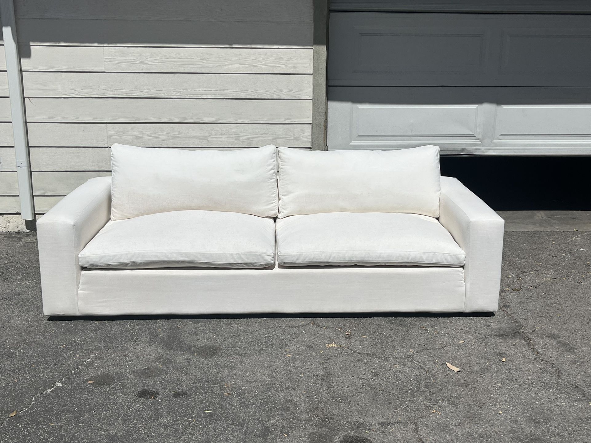 Sofa Utopia / Living Spaces