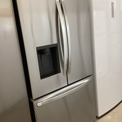 LG 36 in. 25.5 cu.ft. Smart Counter-Depth MAX Refrigerator with Dual Ice Makers New Scratch and Dent